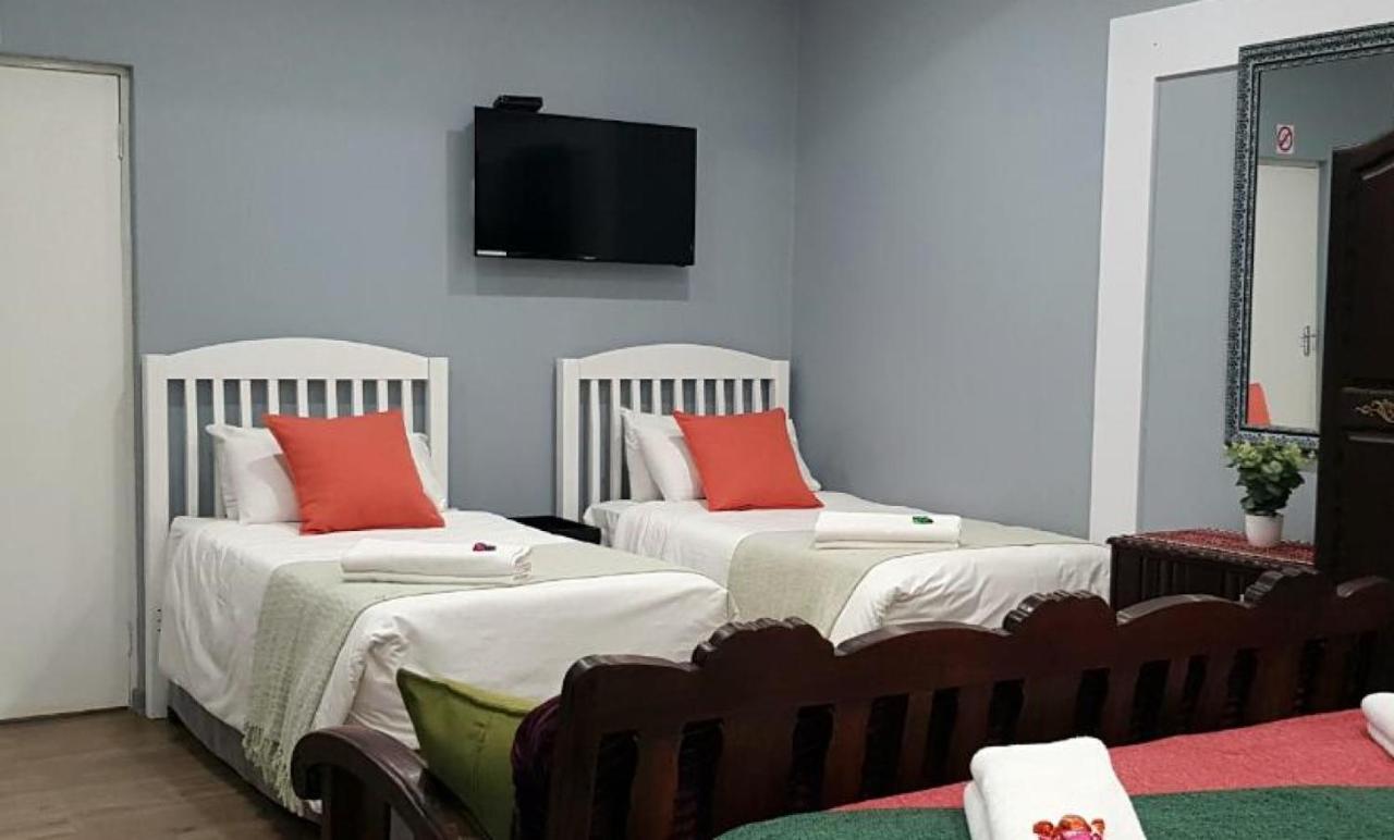 Graceland Guesthouse Почефструм Екстер'єр фото