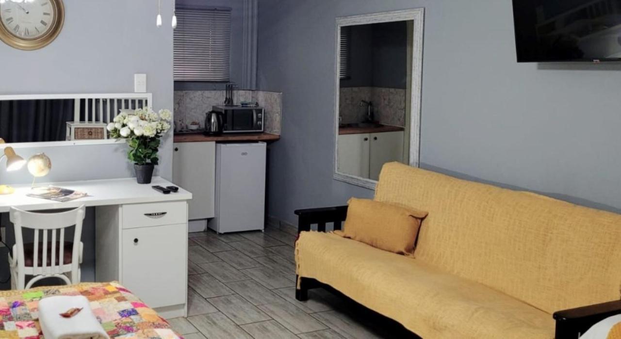 Graceland Guesthouse Почефструм Екстер'єр фото