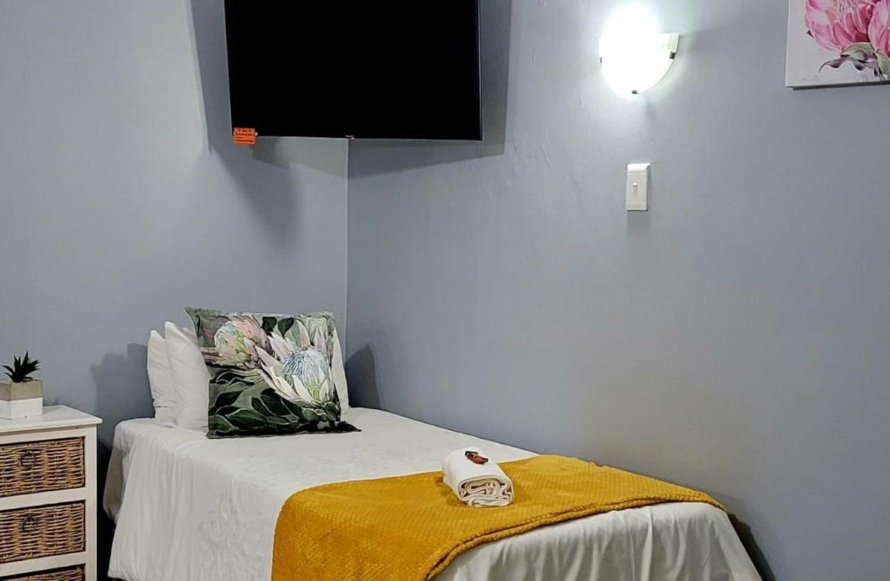 Graceland Guesthouse Почефструм Екстер'єр фото